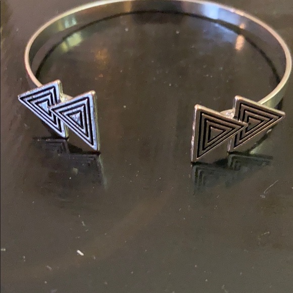 3/$13 Geometric metal bracelet - Picture 1 of 4